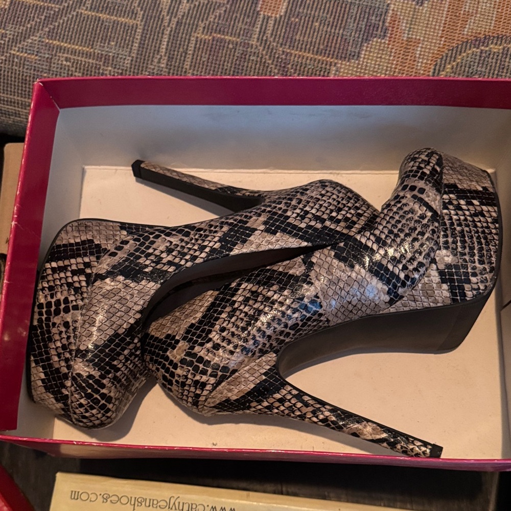 Olsenboye snakeskin print heels